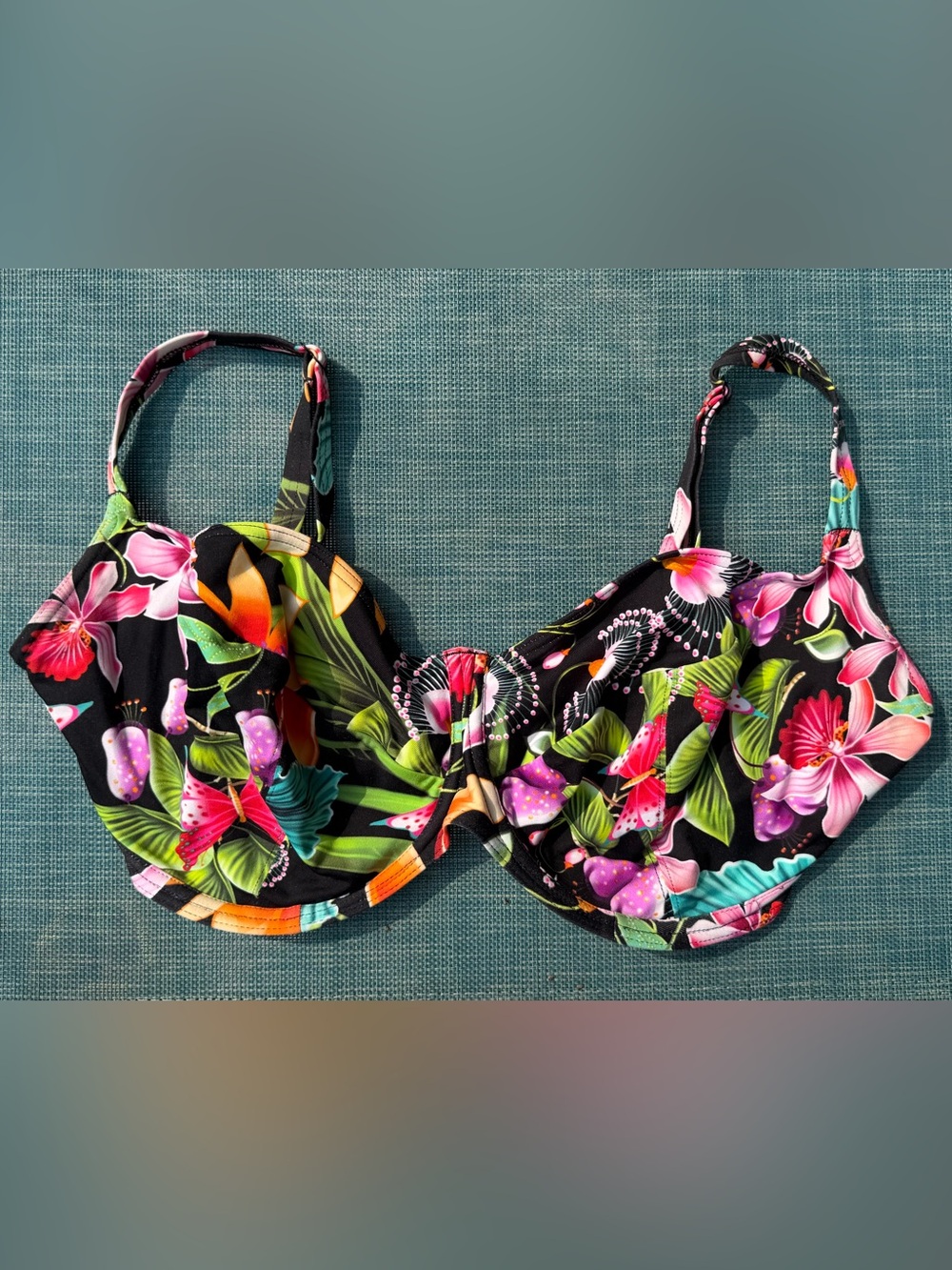Freya Calypso Bikini Top vibrant for full busts. Size 36H EUC